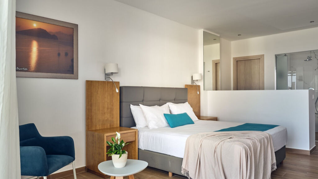 Cavo Orient Beach Hotel & Suites