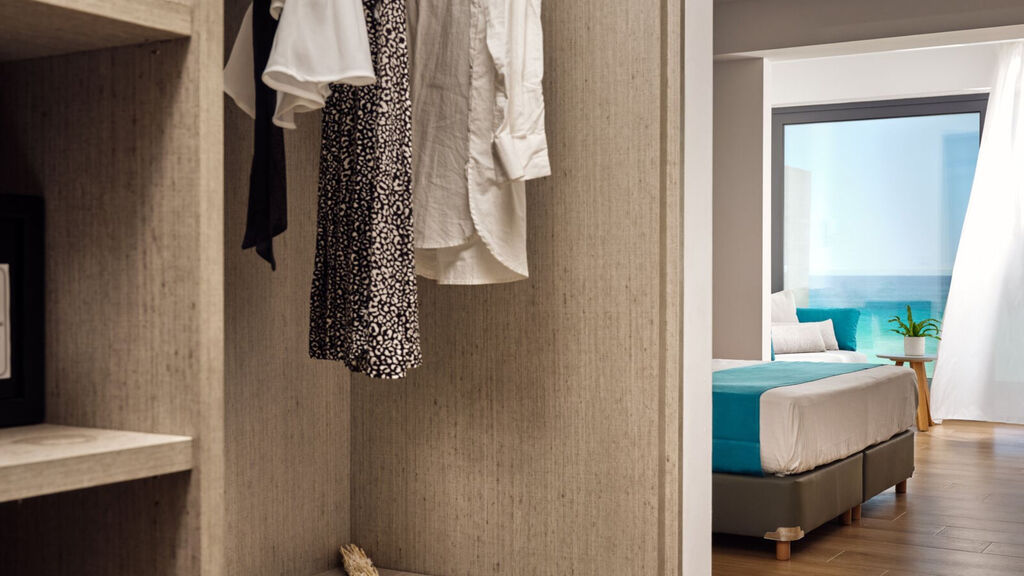 Cavo Orient Beach Hotel & Suites