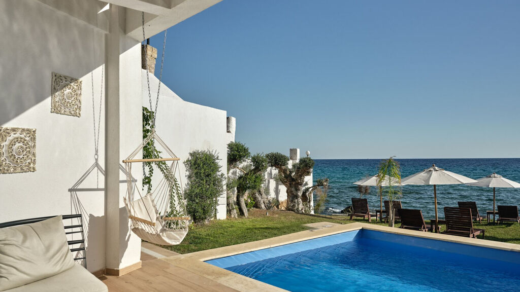 Cavo Orient Beach Hotel & Suites