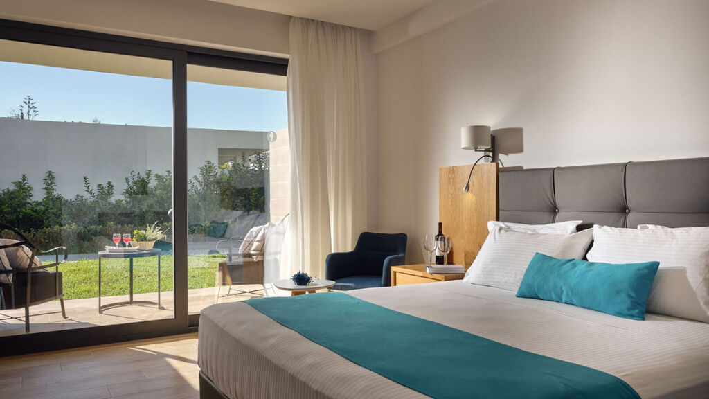 Cavo Orient Beach Hotel & Suites