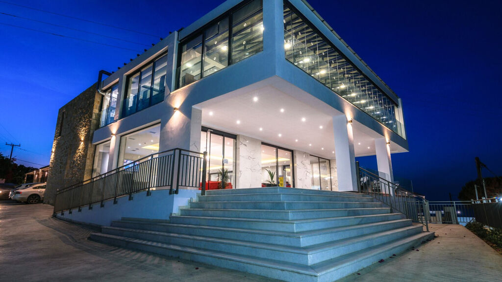 Cavo Orient Beach Hotel & Suites