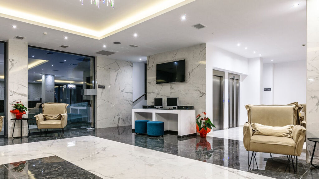 Cavo Orient Beach Hotel & Suites