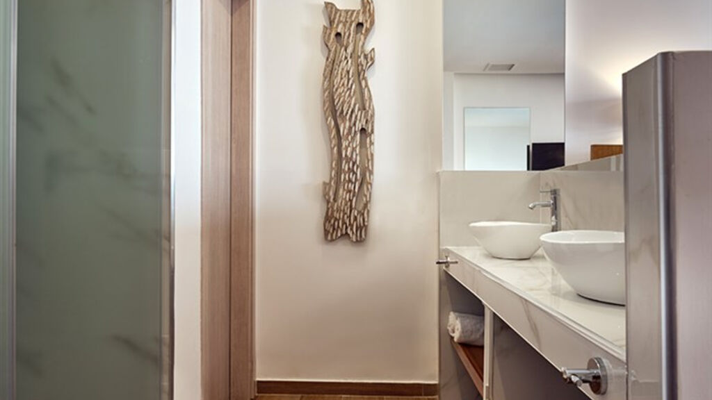 Cavo Orient Beach & Suites
