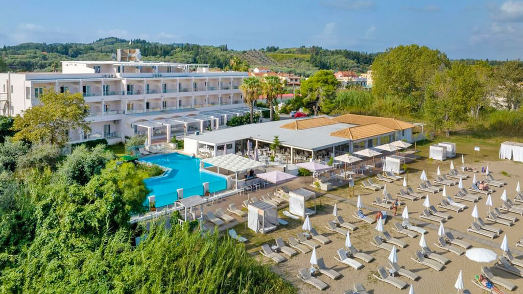 Cavomarina Beach