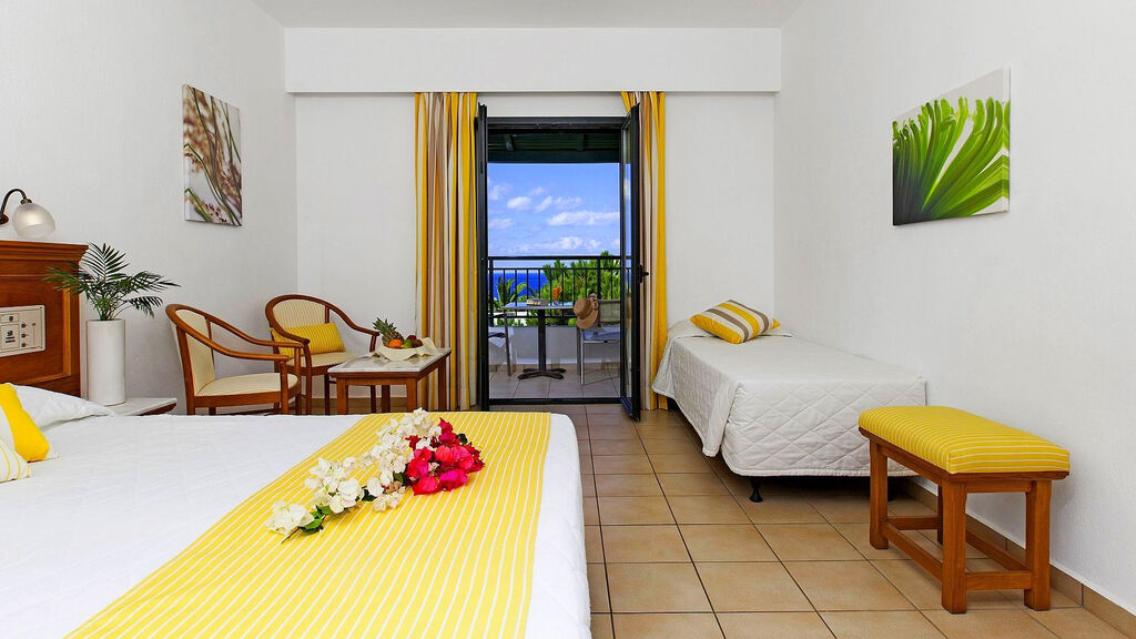 Tui Suneo Chrissi Amoudia