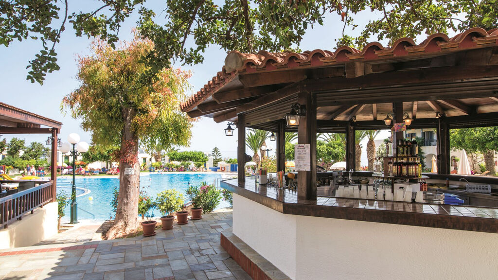 Tui Suneo Chrissi Amoudia