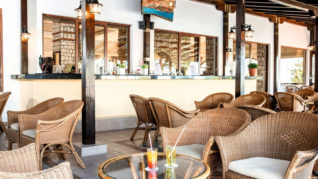 Tui Suneo Chrissi Amoudia