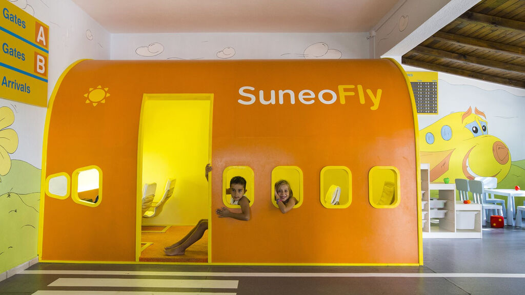 Tui Suneo Chrissi Amoudia