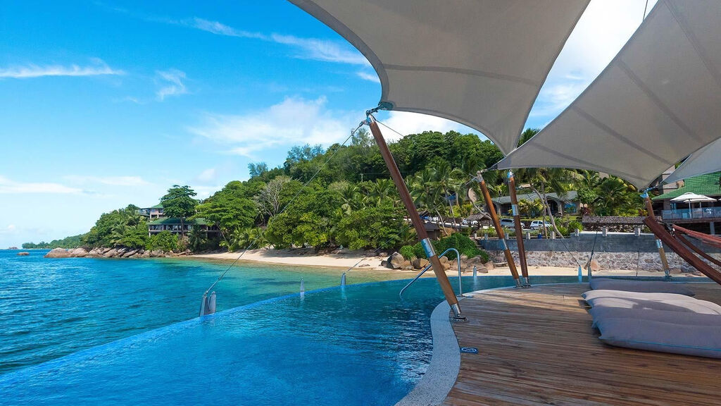 Coco De Mer & Black Parrot Suites