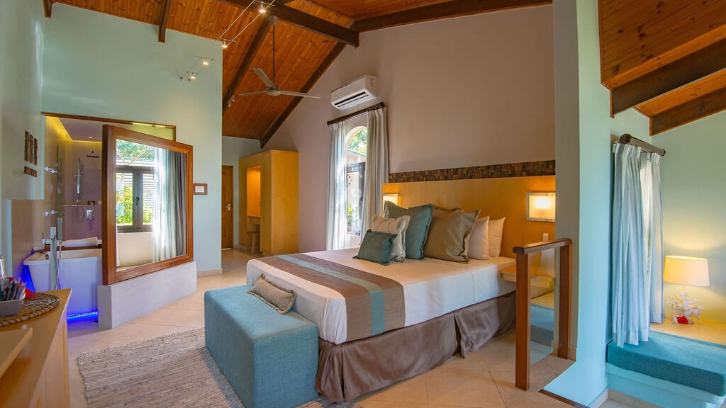Coco De Mer & Black Parrot Suites
