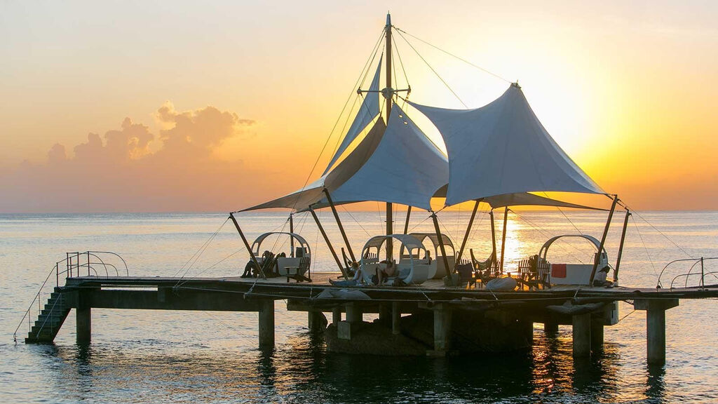 Coco De Mer & Black Parrot Suites