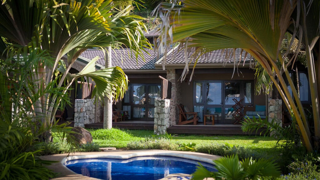 Coco De Mer & Black Parrot Suites