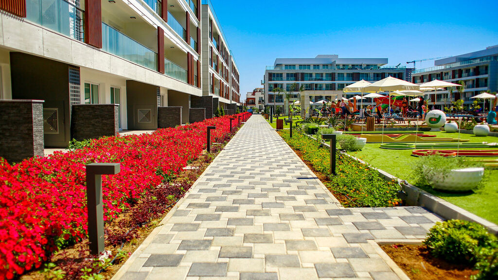 Courtyard Long Beach Holiday Resort