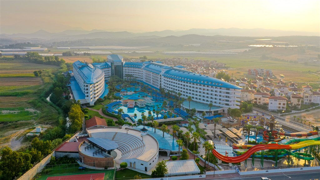 Crystal Admiral Resort Suites