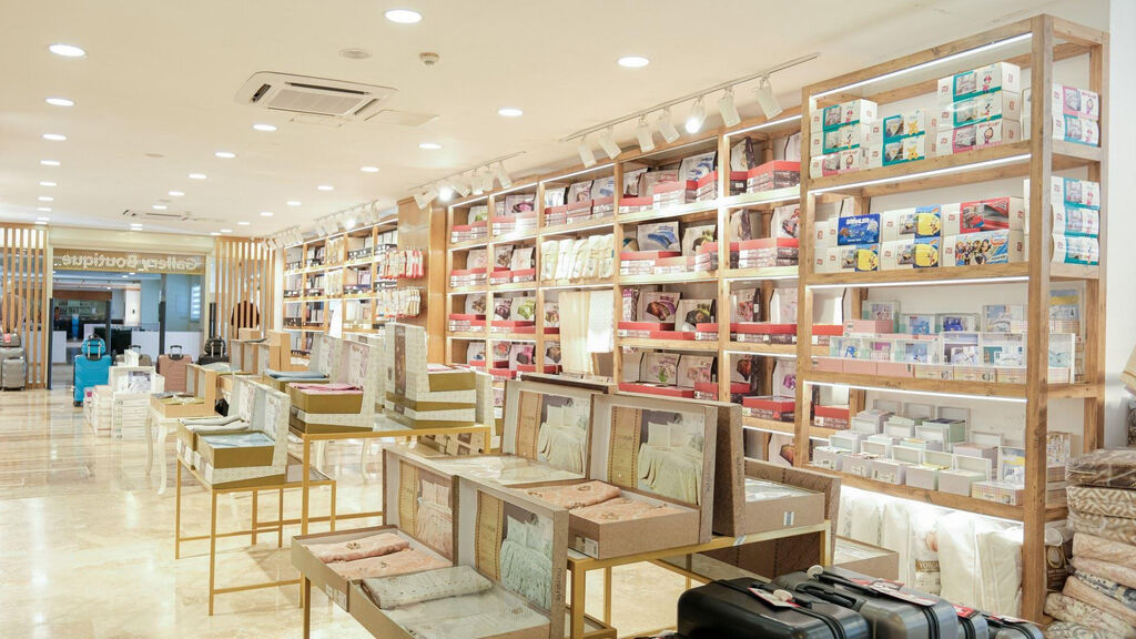 Crystal Admiral Resort Suites & Spa