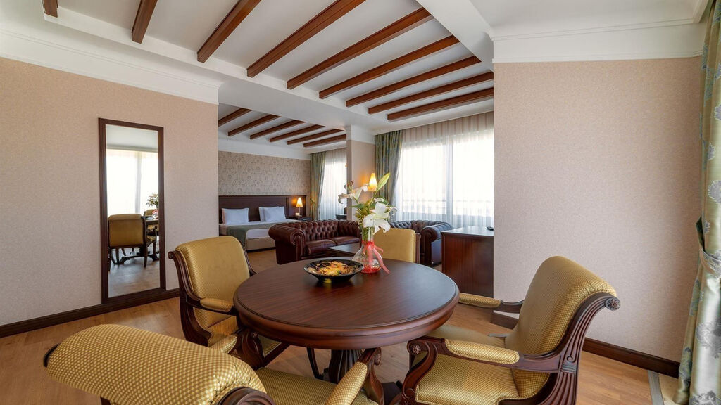 Crystal De Luxe Resort & Spa