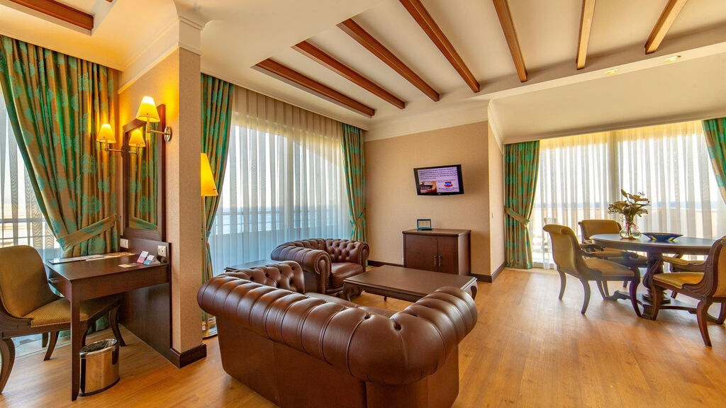 Crystal De Luxe Resort & Spa