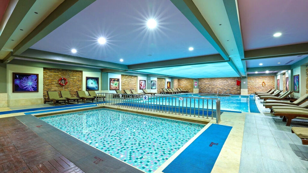 Crystal De Luxe Resort