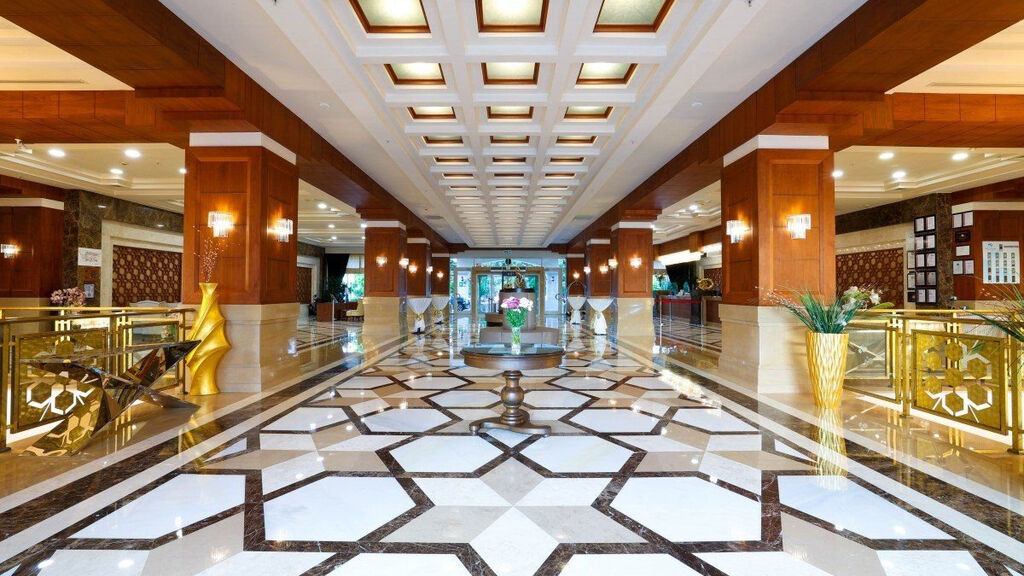 Crystal De Luxe Resort & Spa