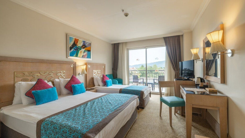 Crystal De Luxe Resort & Spa