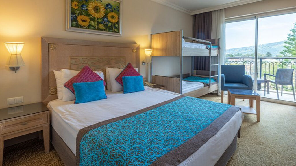 Crystal De Luxe Resort & Spa