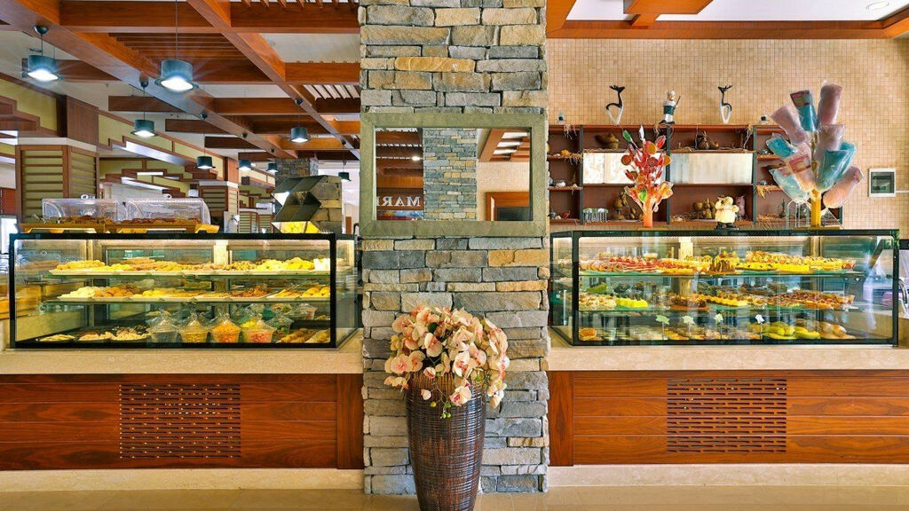 Crystal De Luxe Resort & Spa