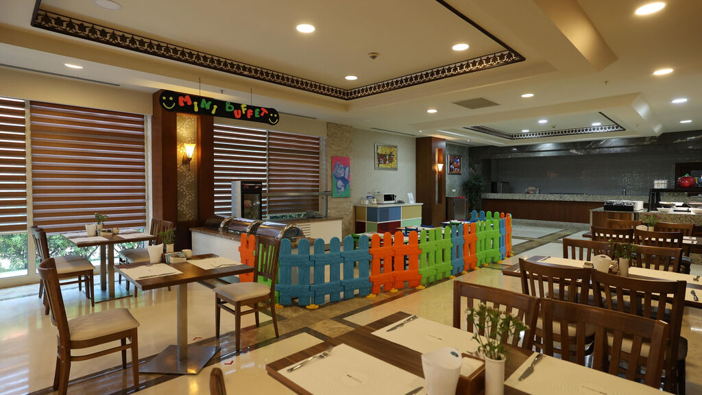 Crystal Family Resort & Spa