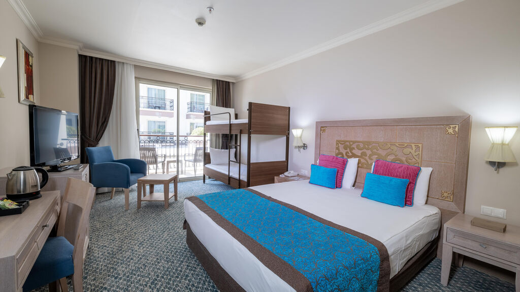 Crystal Family Resort & Spa