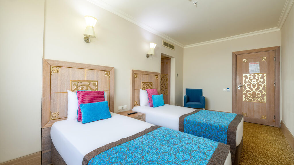 Crystal Family Resort & Spa