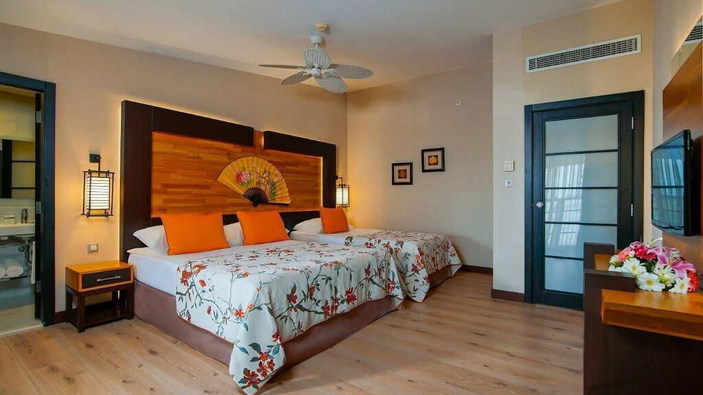 Crystal Palace Luxury Resort And Spa