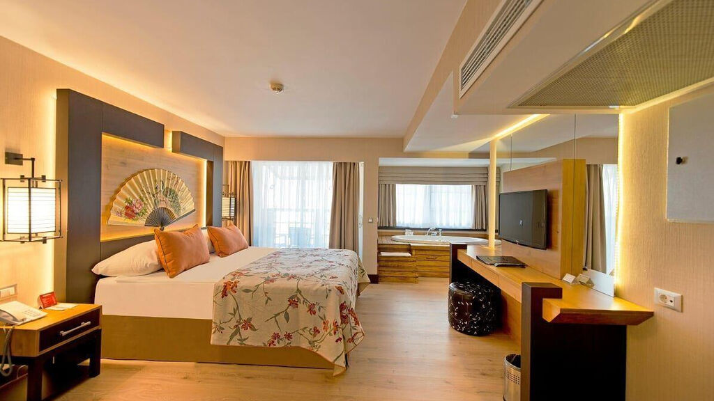 Crystal Palace Luxury Resort And Spa