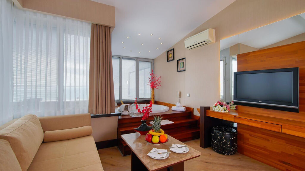 Crystal Palace Luxury Resort And Spa
