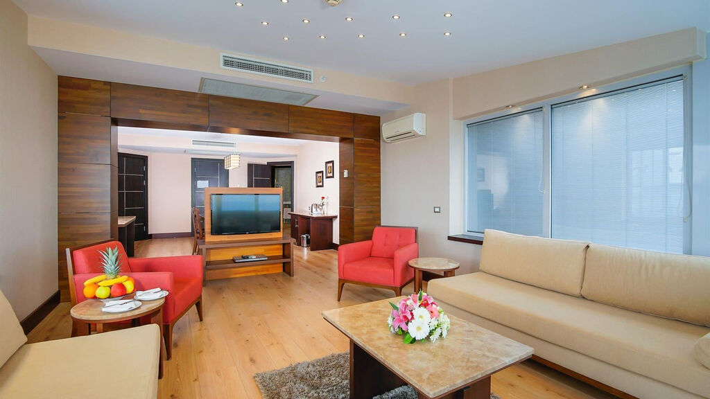 Crystal Palace Luxury Resort And Spa
