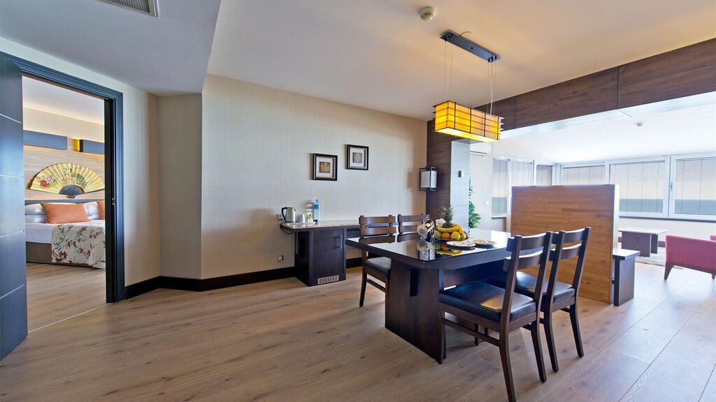 Crystal Palace Luxury Resort And Spa