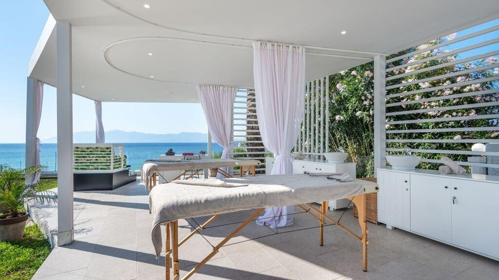 Dimitra Beach Hotel & Suites