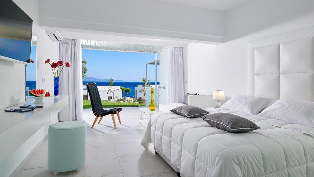Dimitra Beach Hotel & Suites