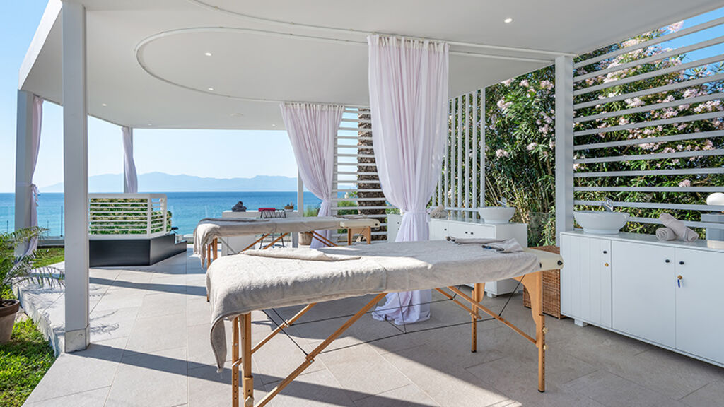 Dimitra Beach Hotel & Suites