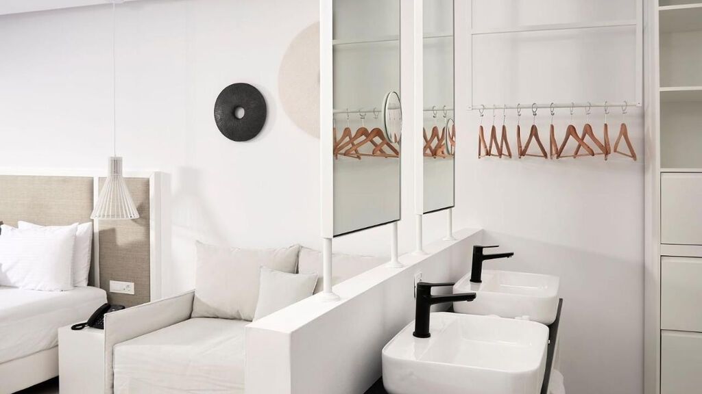 Dimitra Beach Hotel & Suites