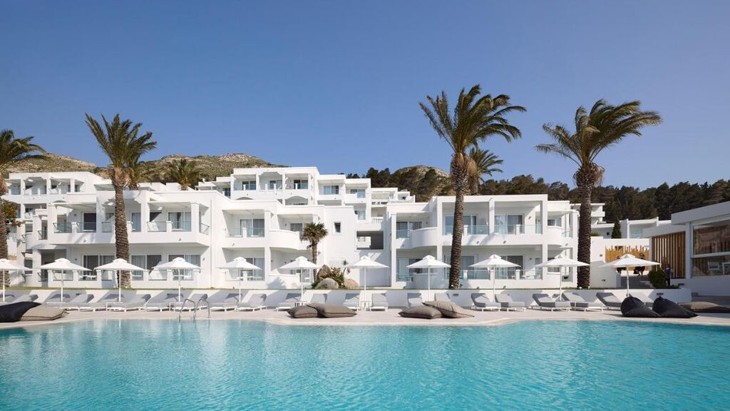 Dimitra Beach Hotel & Suites