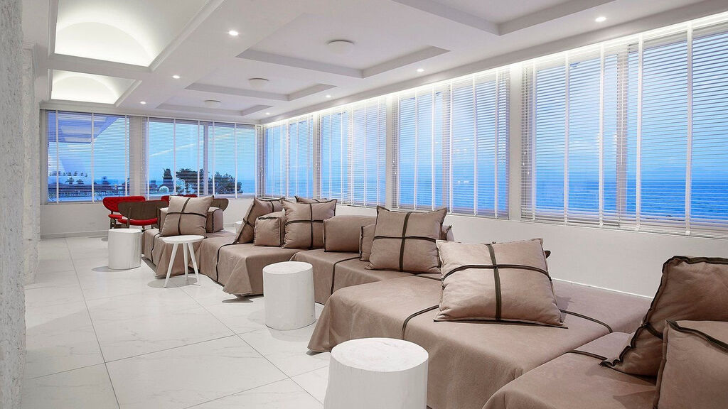 Dimitra Beach Hotel & Suites