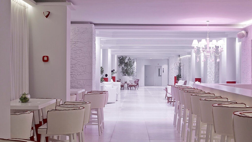 Dimitra Beach Hotel & Suites