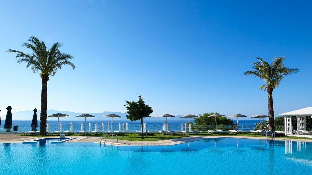 Dimitra Beach Hotel & Suites