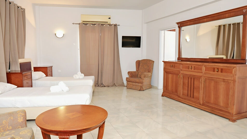 Diogenys Blue Palace