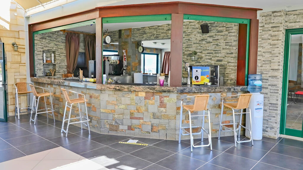 Diogenys Blue Palace