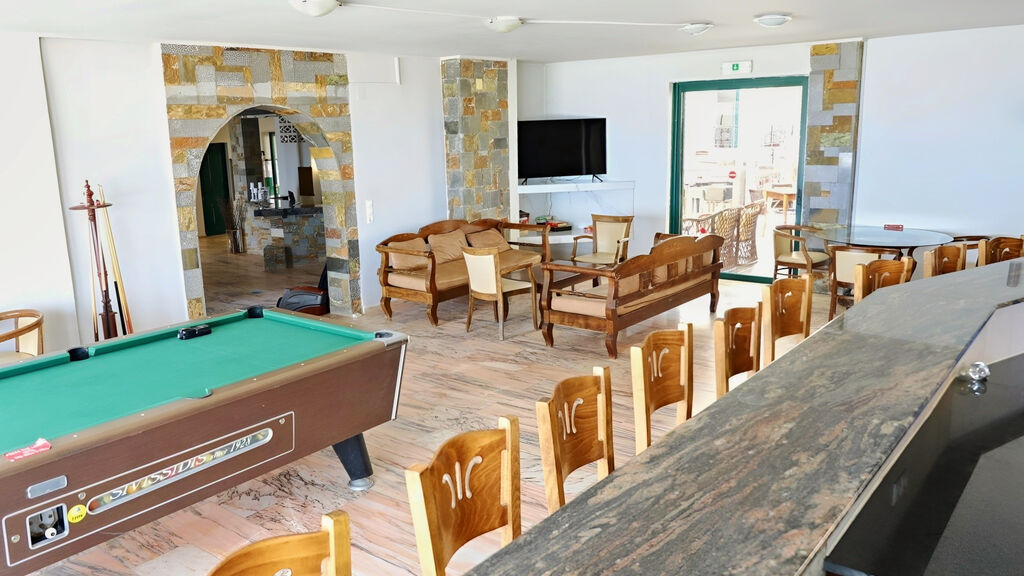 Diogenys Blue Palace