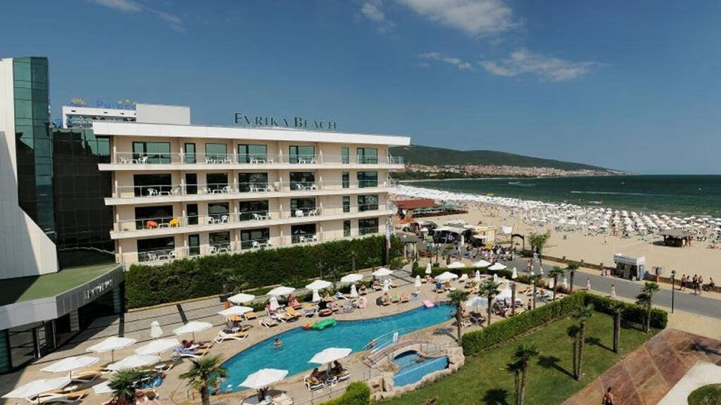 Dit Evrika Beach Club