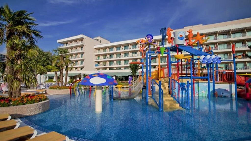 Dit Evrika Beach Club