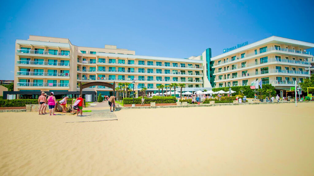 Dit Evrika Beach Club