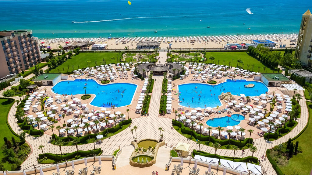 Dit Majestic Beach Resort