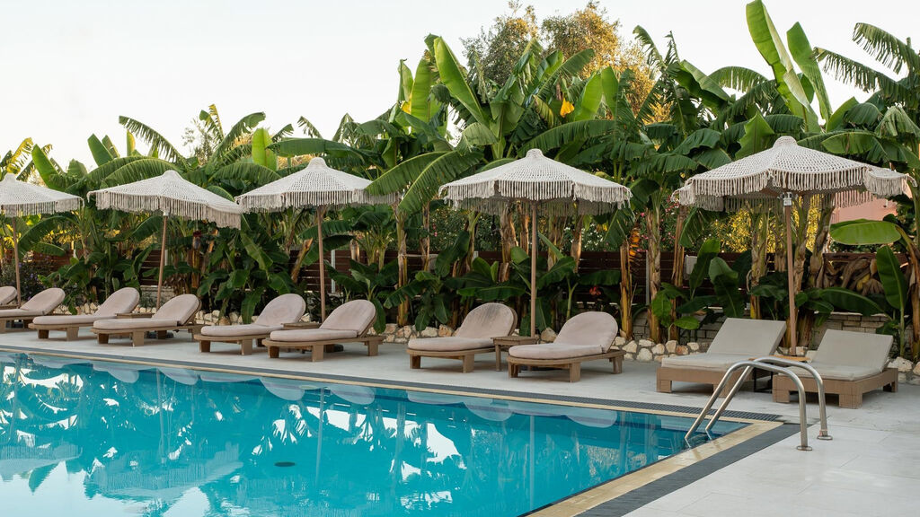 Ekati Mare Boutique Resort